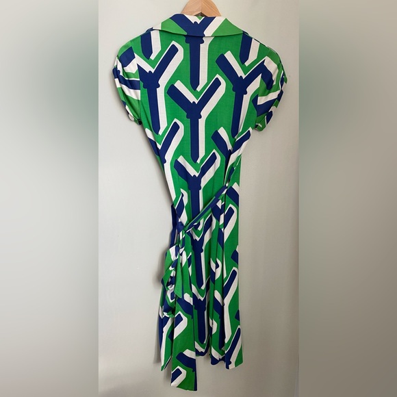 Diane Von Furstenberg Vintage Jilda Silk Wrap Dress in Why Green Size 6 - Picture 6 of 10
